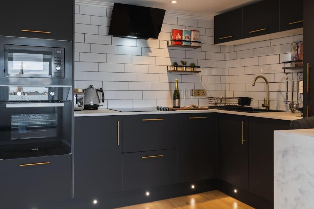 Appartamento The West End Loft - 5* Retreat - Private Parking! Glasgow Esterno foto