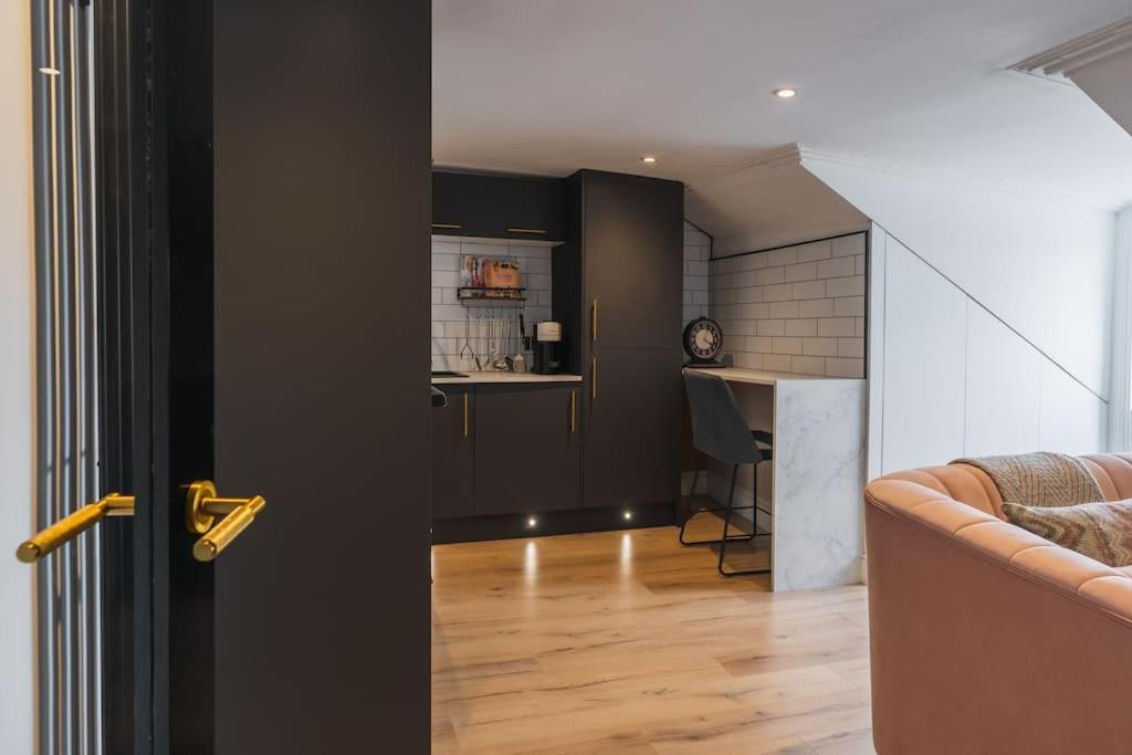 Appartamento The West End Loft - 5* Retreat - Private Parking! Glasgow Esterno foto